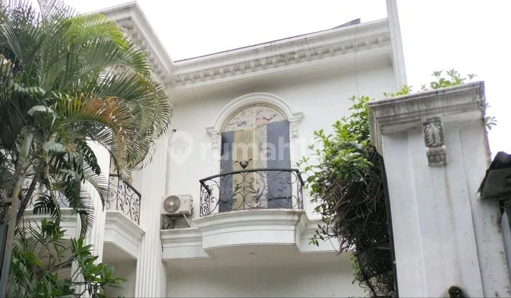 Disewakan Rumah Bagus. Cantik Dan Halaman Luas. Ada Basement Disewakan Rumah Bagus. Cantik Dan Halaman Luas. Ada Basement