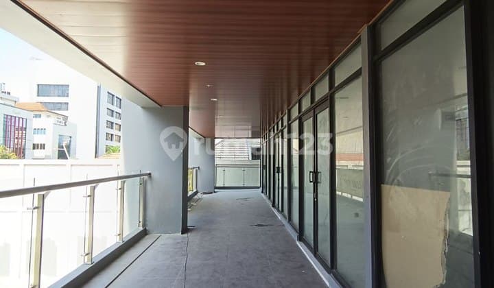 Dijual Ruko Komersil Raden Saleh 3 Lantai Bangunan Baru Siap Pakai, Area Komersil Strategis Parkiran Luas