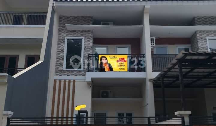 Rumah Bagus 2 Lantai siap huni Semi Furnished