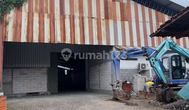 Gudang Premium Siap Pakai untuk Usaha di Jalan Majapahit Raya