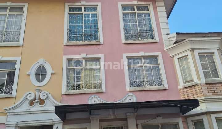 Rumah Townhouse 2 Lantai Unfurnished di Taman Paris , Tangerang