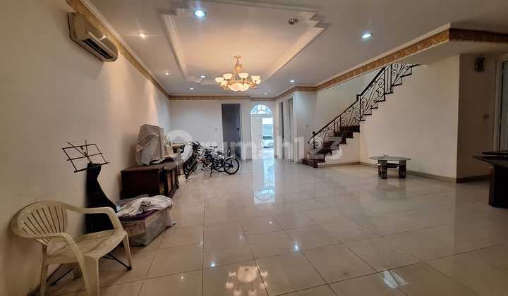 Rumah Cantik Semi Furnished Beverly Golf Karawaci