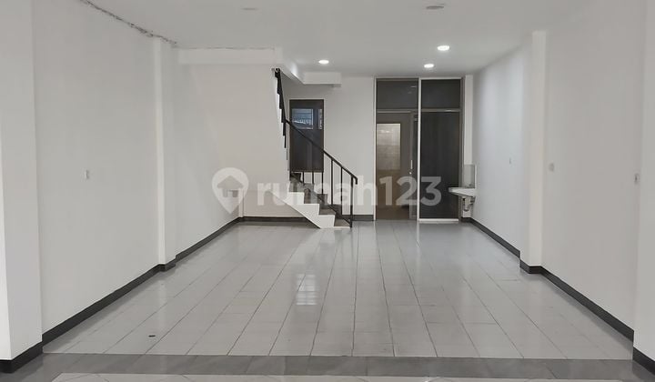 Good 3-Story Shop House in Duri Kosambi, West Jakarta, Size 5x21, Freehold Title