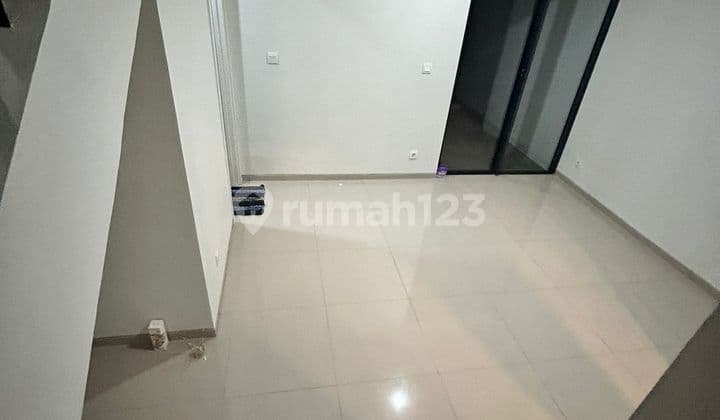 Rumah Siap Huni di Hyra Melia Graha Raya Lokasi Strategis