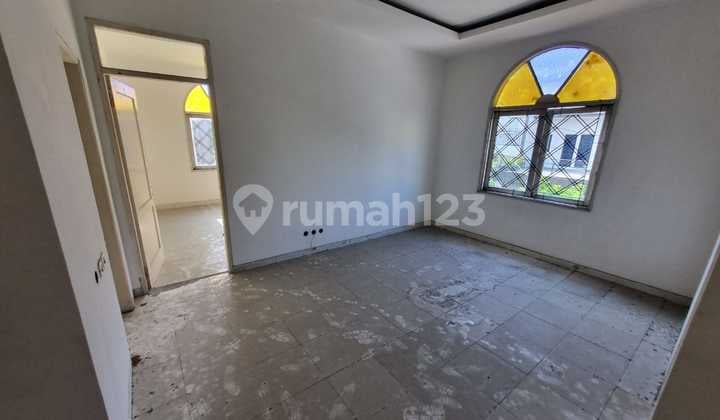 House in Taman Semanan Indah West Jakarta Strategic Negotiable House in Taman Semanan Indah West Jakarta Strategic Negotiable