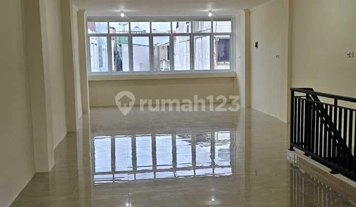 Newly Renovated Ruko in Jembatan Lima, West Jakarta, Price Ready to Negotiate