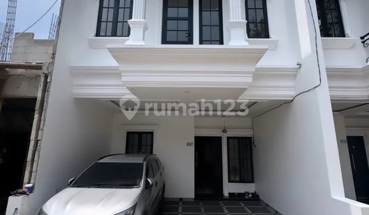 Rumah Mewah 3 Lantai Ada Rooftop Nya di Kavling Ui Barat Tanah Baru Beji Depok