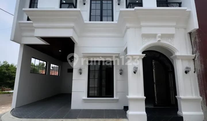 Rumah Mewah Dalam Townhouse 3 Lantai Akses 2 Mobil di Tanah Baru Beji Depok