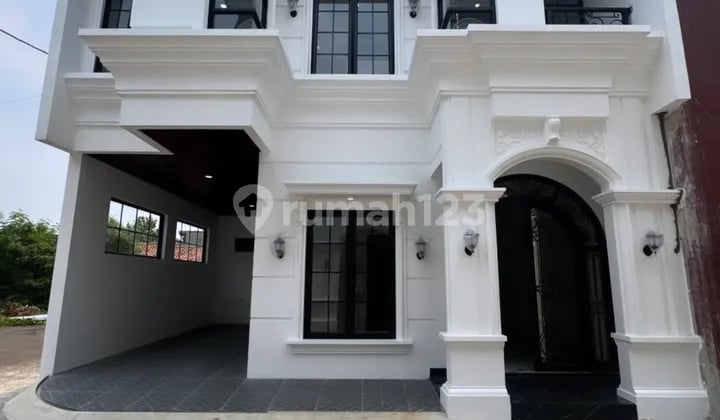 Rumah Mewah Dalam Townhouse 3 Lantai Akses 2 Mobil di Tanah Baru Beji Depok
