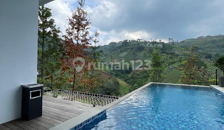 Dijual Rumah di Dago Full Furnished Ada Kolam Renang Infinity Bangunan Baru