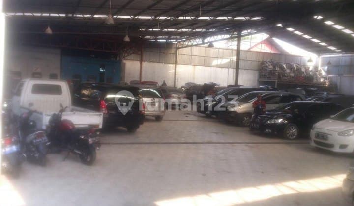 For Sale Immediately at Commercial NJOP Price, Very Strategic Location by the Main Road, Suitable for Building Offices, Hotels, or Businesses in Cempaka Putih Barat, Central Jakarta, Close to Salemba, Kramat, Pramuka, and Sunter.