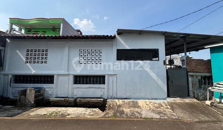 Ready house, Strategic location, Corner unit, Has a kiosk, Flood-free, Good house, Already renovated, Duren Jaya, Bekasi