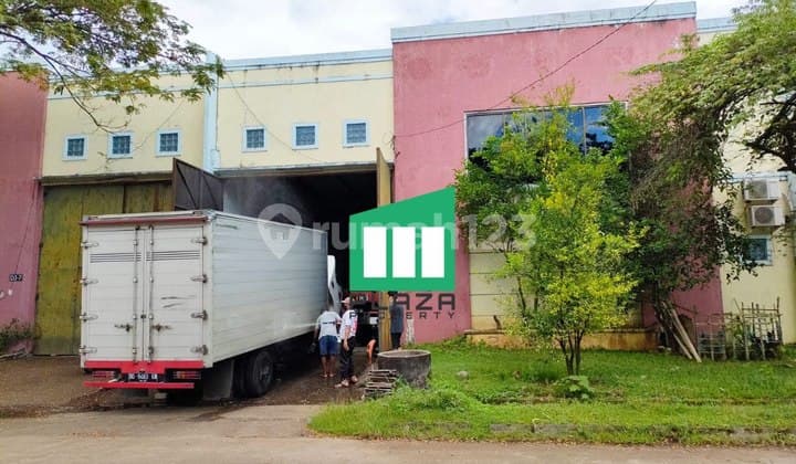 Gudang parangloe dekat jalan tol di kota makassar