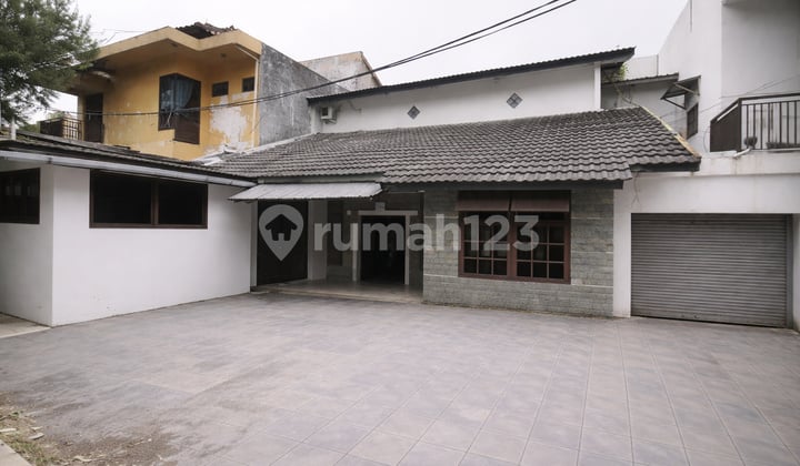 Sell Spacious House in Bendungan Hilir, Tanah Abang Central Jakarta