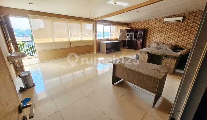 Sewa Ruko Gandeng Akses Lift di Kembangan Jakarta Barat