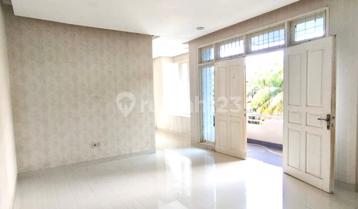 Rumah Siap Huni di Taman Kebon Jeruk Intercon Meruya Jakarta Barat