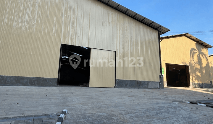 Warehouse Rent Hook Ready to Occupy in Kembangan Kebon Jeruk, West Jakarta