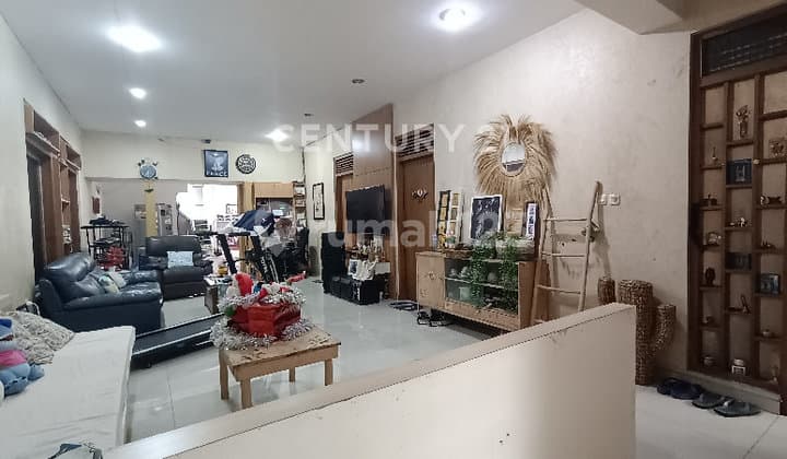 Disewakan Rumah Cantik dan Luas di Sayap Jendral Sudirman Bandung
