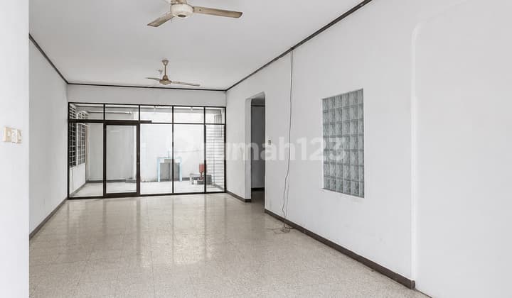 Large 1-Storey House in Taman Kedoya Indah Complex, Kebon Jeruk, West Jakarta