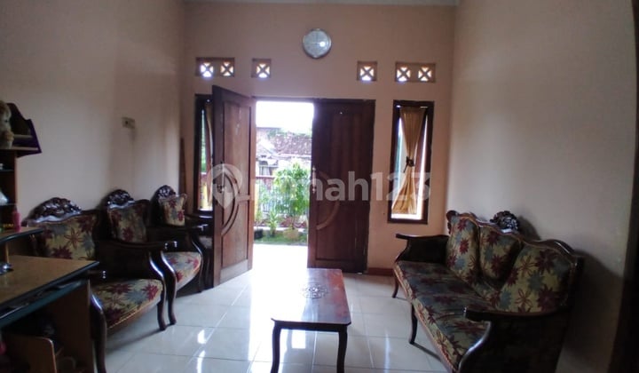 Rumah Deket Jalan Raya Di Cempolorejo