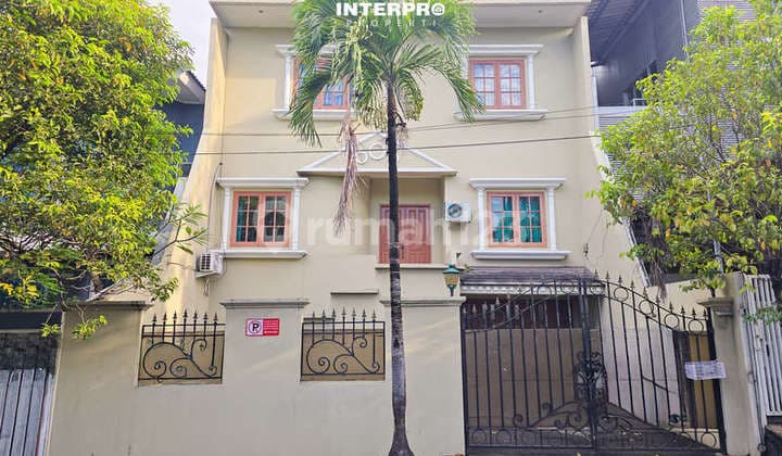 Rumah Puri Indah Desain Classic 5 Kamar Tidur Aman Banjir