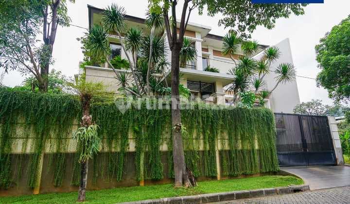 Rumah Hook Tropical Minimalis Mega Kebon Jeruk Luas 400m2