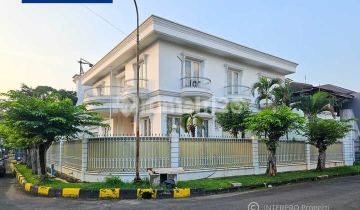 Rumah Hook Intercon Kebon Jeruk Desain American Classic - 550M2