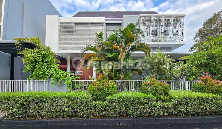 Rumah Mewah 3 Lantai Hook Dijual Permata Buana Siap Huni - 238M2