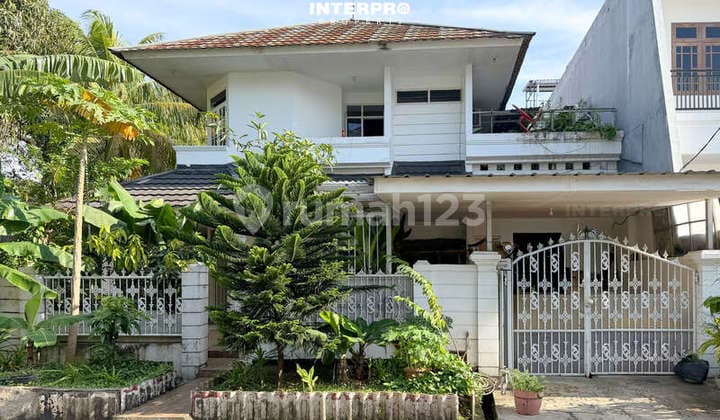 Rumah Hook Puri Indah Pencahayaan dan Sirkulasi Sangat Baik 268M2