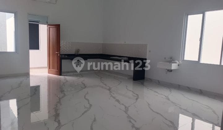 Pantai Indah Kapuk Cluster Katamaran Jakarta Utara Luas Tanah 560 M² Luas Bangunan 215 M² 1 Lantai 4 Kamar Tidur 3 Kamar Mandi Kt Art + Km Art 1 Rapih & Luas Sdh Ada 8 Unit Ac Ada 4 Cermin di Kmr Mandi Listrik 6600 Watt Sudah Ada Kompor 2 Tungku Kondisi: