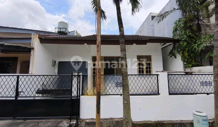 Intercon Kebon Jeruk. West Jakarta Land Area 180 m² Building Area 160 m² Bedrooms 3+1 Bathrooms 2+1 Electricity 4400 Watt Facing South Price 125M/Year Min 2 Years