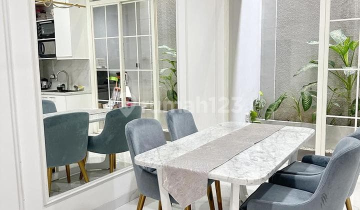 Green Lake Cluster Europe Tangerang, Land Area 90 m², Building Area 180 m², 3+1 Bedrooms, 3+1 Bathrooms, Renovated, North-Facing, 4400 Watt Electricity, Semi-Furnished, Price 2.8 Billion Net.