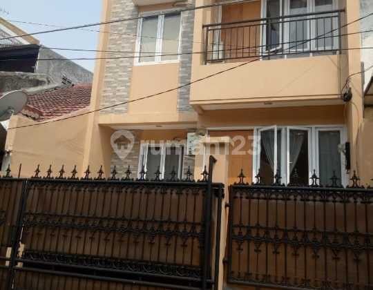 Duri Kepa Kebon Jeruk, Jual Cepat Jakarta Barat Luas Tanah6x15=90M2 Luas Bangunan=120M2 2.5 Lantai. 4 Kamar Tidur 2 Kamar Mandi Listrik 2200 Kwh Certificate SHM Hadap Utarabebas Banjir. Deket Sekolah Tunas Bangsa, Ipeka Tomanglokasi Strategis. Carport 1 M