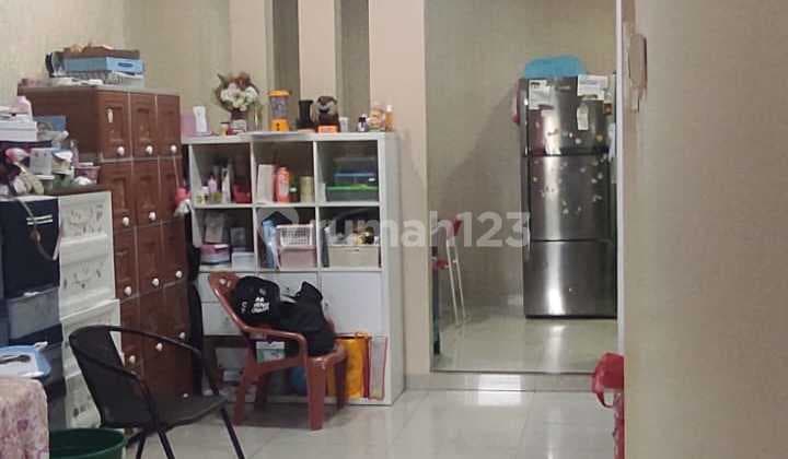 Kresek Indah Tangerang: 6x15m² - Building Area: 129m² - 2 Floors - 2 Bedrooms - 2 Bathrooms - Semi Furnished - Full Ceramic Tiles - AC: 5 Units - Carport: 1 - Freehold Certificate - Facing: North - Electricity: 4400 kWh - Water: Municipal & Well - Water Tanks: 2