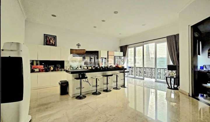 Alam Sutera Rumah Mewah -american Style-luas Tanah 300m²-luas Bangunan 750m²-kamar Tidur 5-kamar Mandi 5-shm-fully Furnished-hadap Utara Fasilitas:-full Marmer-ruang Home Theater Full Set Audio + Ps4-ada Workshop Hobby Decor/bunga-listrik 16.000 Watt-hada