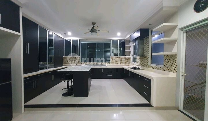 Pantai Indah Kapuk1 Jakarta Utara Rumah Katamaran Indah Ukuran 8x25 M² 350 M² Posisi Badan 2lantai + Basement Kamar Tidur 4+1 Kamar Serbaguna Kamar Mandi 4 + 1 Dalam Kamar Utama Full Furnished