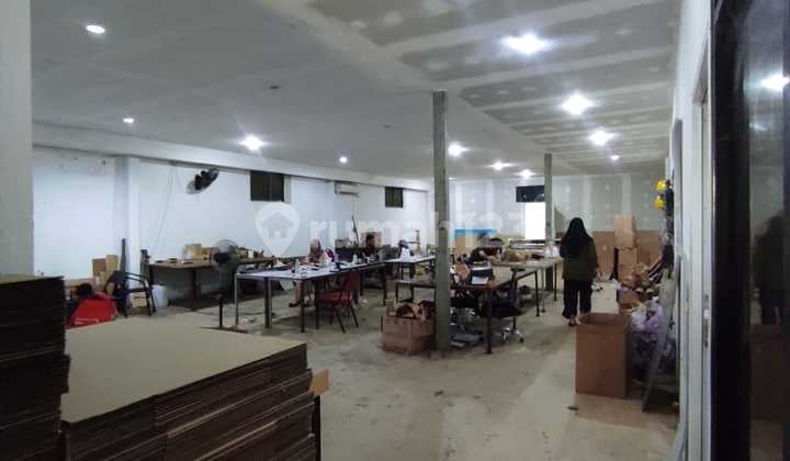 Gudang Tj Pura Gudang Dan Kantor Siap Pakai Daerah Tj. Pura, Kalideres Jakarta Barat Luas Tanah 12.2 X 41 (500m²) Luas Bangunan 915m² (2 Lantai) Listrik 2.200 Watt Area Parkir Luas Sudah Ada Sekat Utk Ruang Direksi Dan Kantor Lokasi Strategis Dekat Bandar