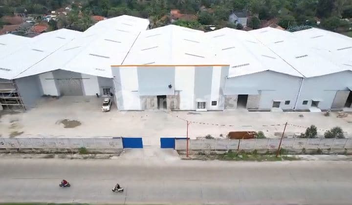 Gudang Baru Pasar Kemis Akses Kontainer Harga Murah