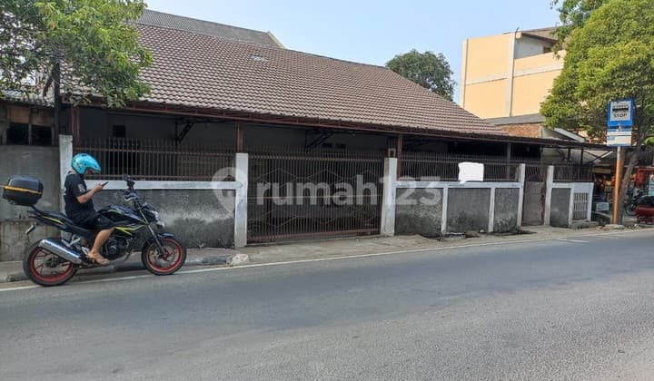 Dijual Rumah 1 LT di Pinggir Jalan Utama Besar, Cengkareng Barat