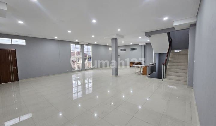 Sewa Ruko 2,5 Lantai di Lembang, Lebar 14M, Cocok Bisnis Retai