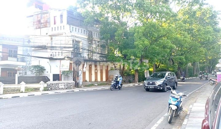 For Sale and For Rent 3-Story Shop House on Main Road Setiabudi