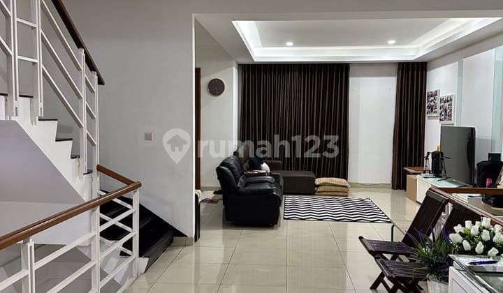 Istana Pasteur Regency Townhouse 3 Lantai Strategis