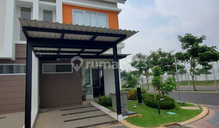 *Disewakan Cepat*Rumah 2 Lantai Siap Huni Furnished Berkanop Posisi di Hoeki di Cluster Martinez Gading Serpong Tangerang