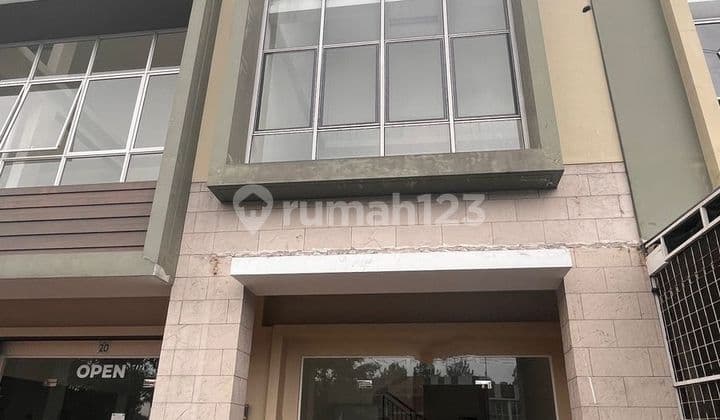 3-story shophouse ready for any business in the culinary center between Gading Serpong and BSD at North Goldfinch, Gading Serpong, facing the main road.