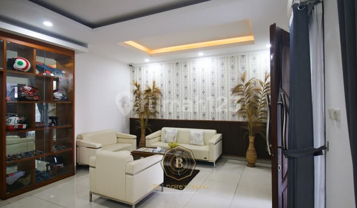 Dijual Rumah 2 Lantai 5 Kamar di Jl. Malabar, Jakarta Selatan