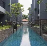 DISEWAKAN RUMAH 3 Lantai (Town House) Tropical Resort with Pool di Bangka, Kemang Jakarta Selatan