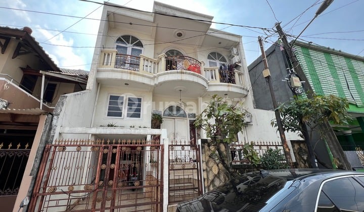 Rumah Murah 2 lantai Lokasi Strategis SHM Kartini Bekasi