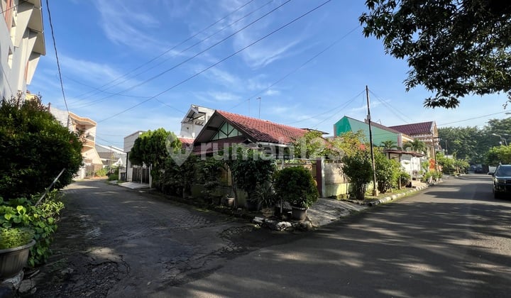 Hoek Villa Taman Kartini Bekasi House, SHM, Strategic Location