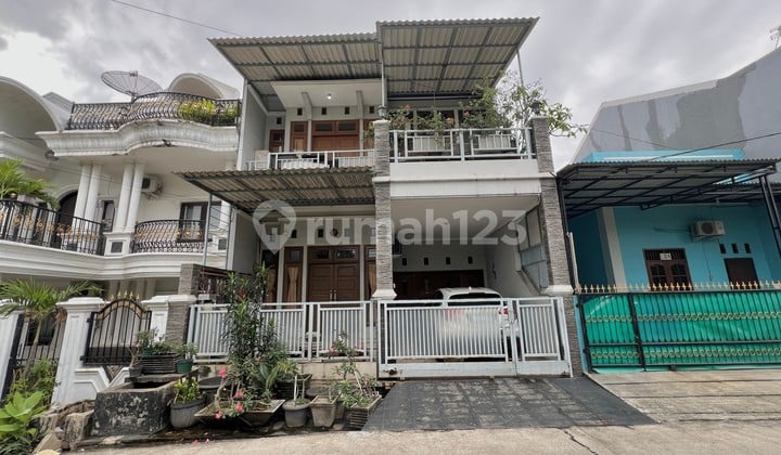 Rumah Harapan Indah 2 Lantai Cantik Siap Huni Dekat Pujasera SHM bisa KPR