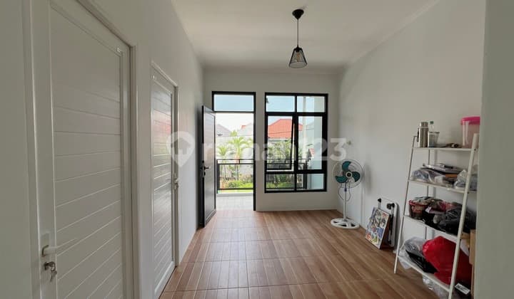 Rumah 2 Lantai Kota Bekasi Bebas Banjir Lokasi Strategis bisa KPR